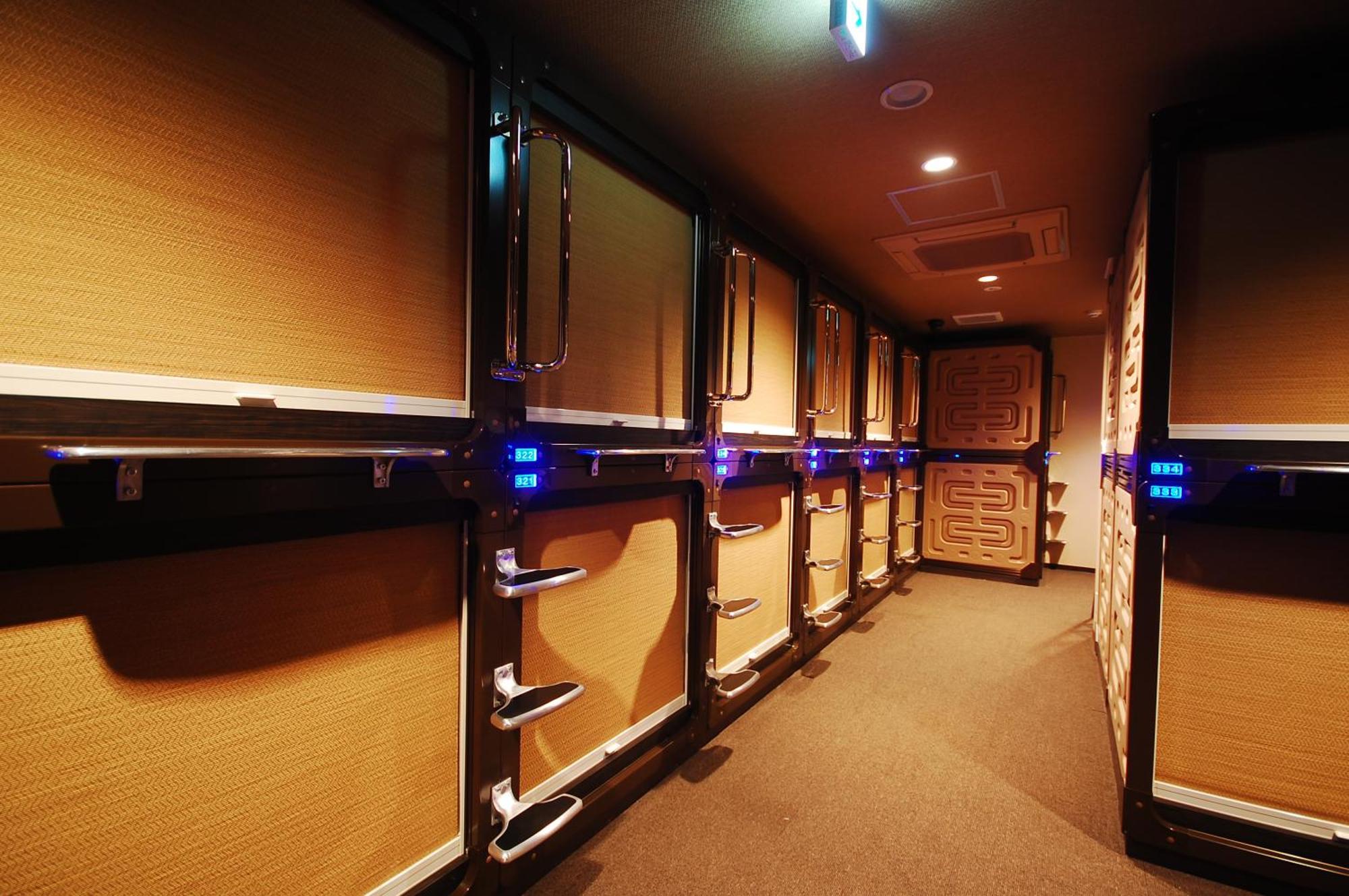 Capsule Hotel Anshin Oyado Shinbashi Tokio Exterior foto